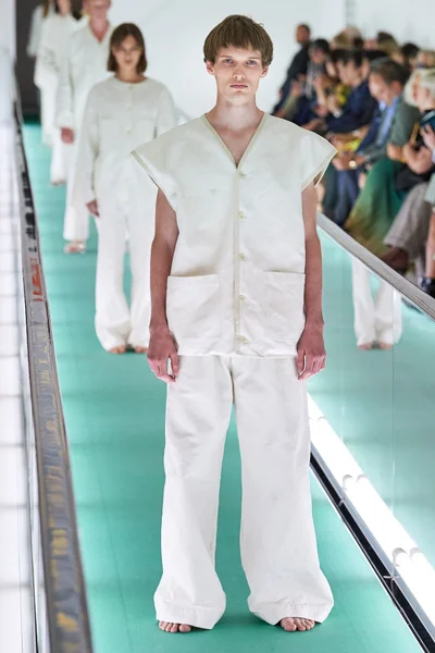 Look 90